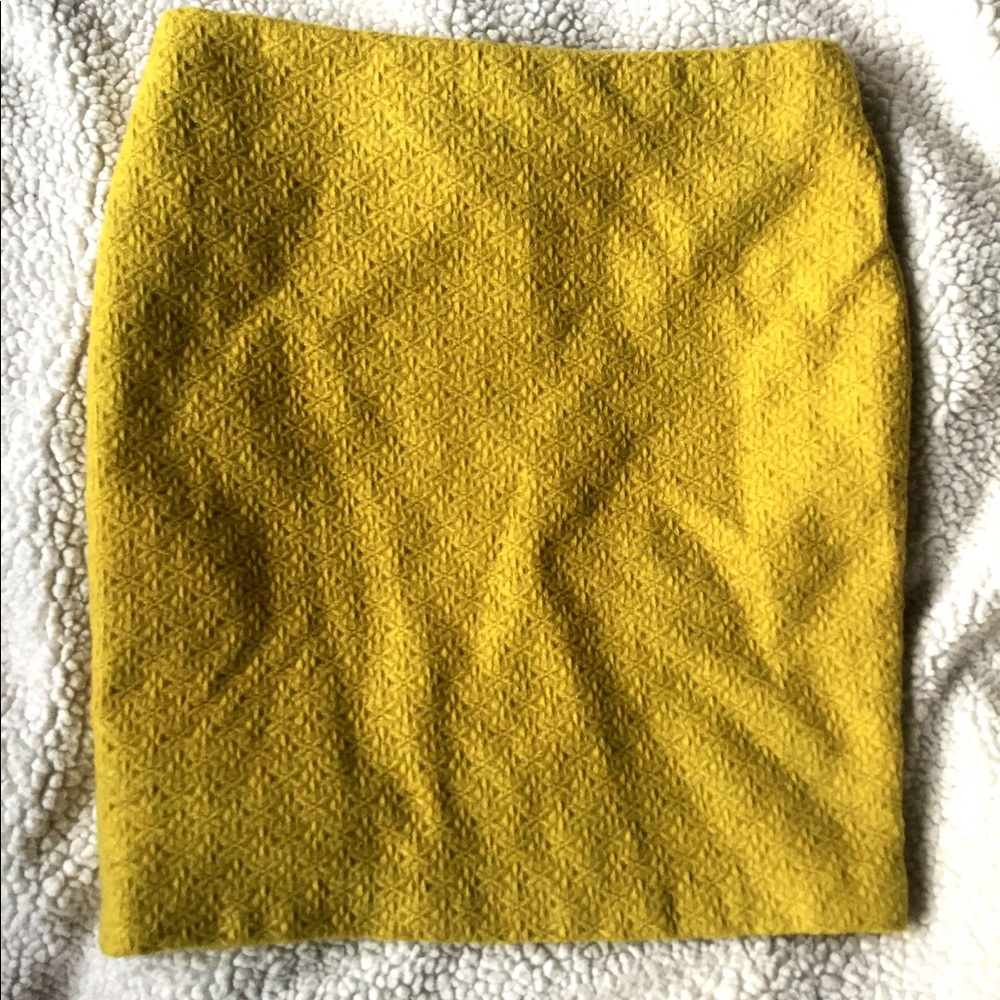 Yellow textured pencil skirt